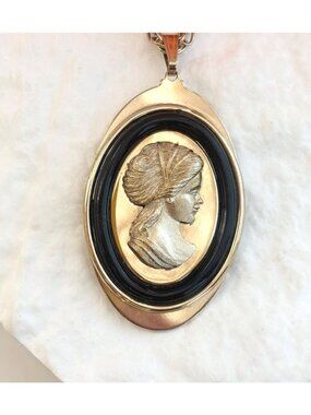 Cameo Silhouette Gold T Chain Avon Oval Black Framed Medallion Pendant Necklace